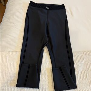 ALO Yoga Black 7/8 Leggings with Subtle Side Seams